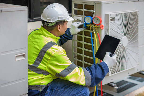 Professional Hvac Installation technician working in Palm Springs, FL
